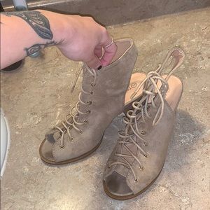 4 for $8 Open toe chunky tan heels